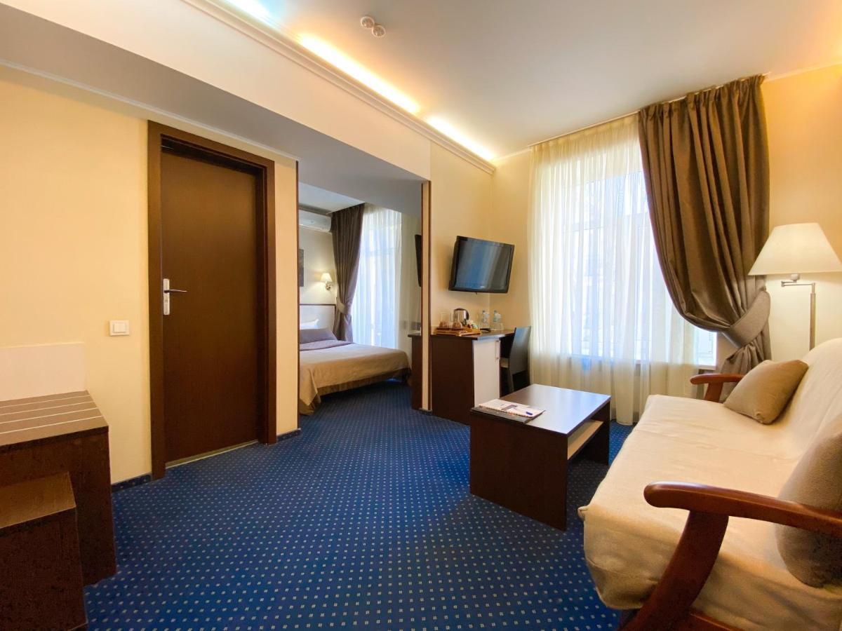 Teatralny Hotel Zaporizhia Exterior photo